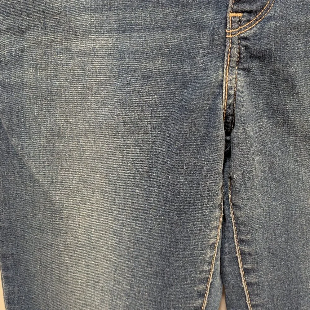 Levi's 314 Slimming Straight Jeans | Medium Wash | Size 29 - Picture 3 of 7